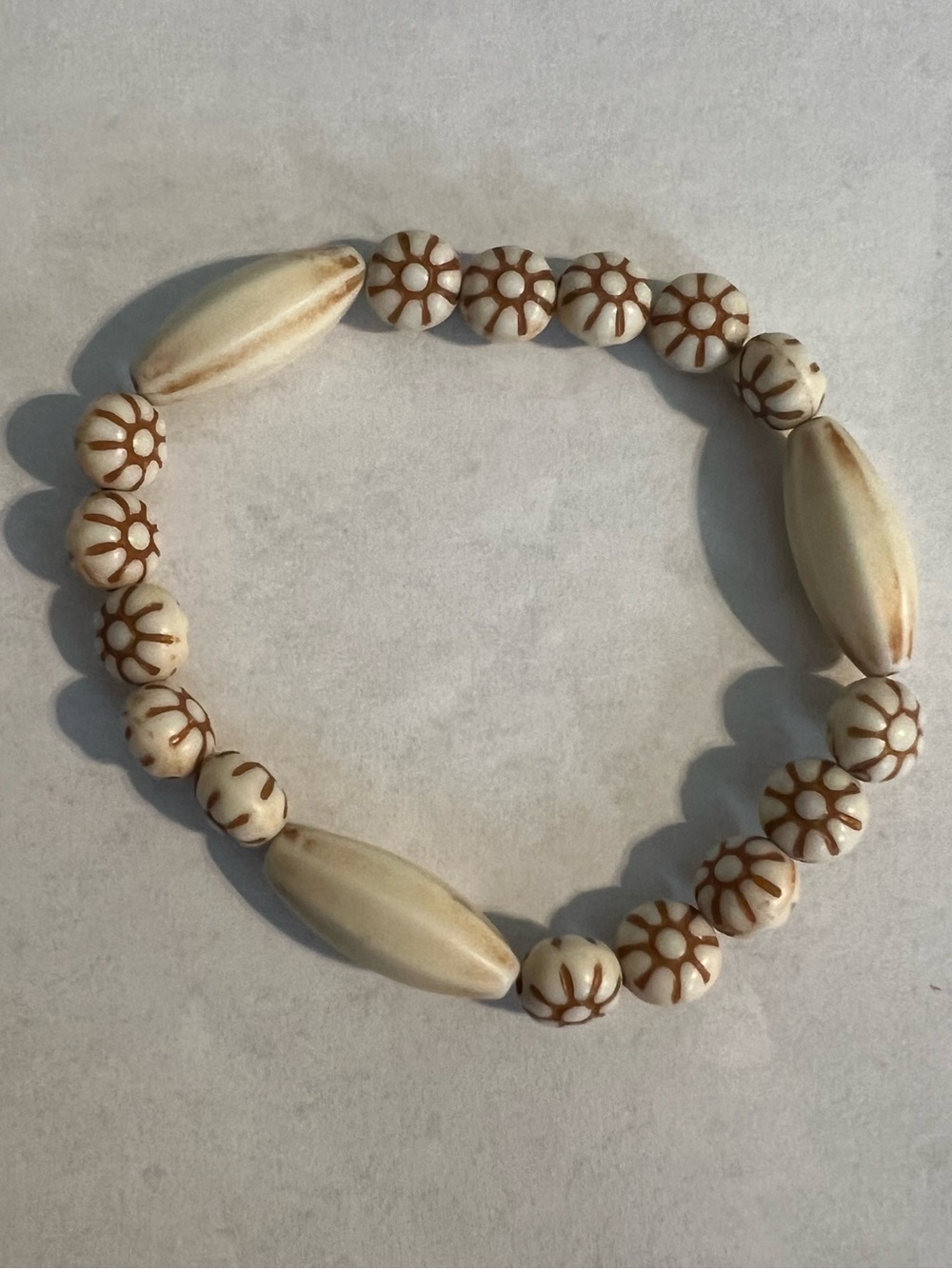 💥 Unisex Cream Brown Floral Beaded Stretch Bracelet Jewelry Accessory